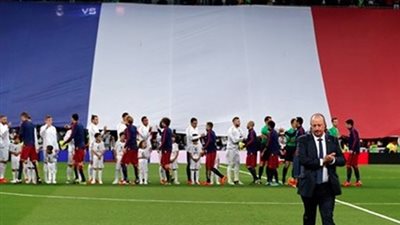 نشيد فرنسا الوطني يفتتح 