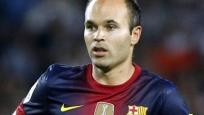 التاريخ يعيد نفسه وجماهير ريال مدريد توجه التحية لانييستا