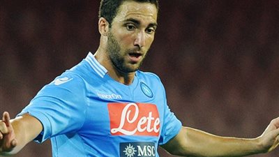 نابولى يعتلى صدارة الكالتشيو مؤقتا بثنائية فى فيرونا