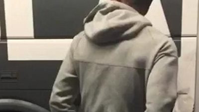 بالصور .. مارسيال يدعم مانشستر يونايتد قبل مواجهة أيندهوفن