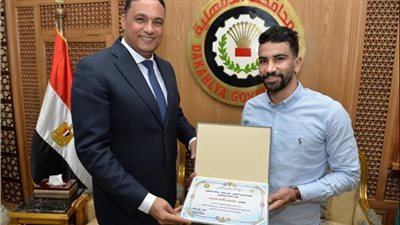 محافظ الدقهلية: رعاية وتكريم أسر الشهداء شرف لنا وتكريمهم تاج فوق رؤوسنا