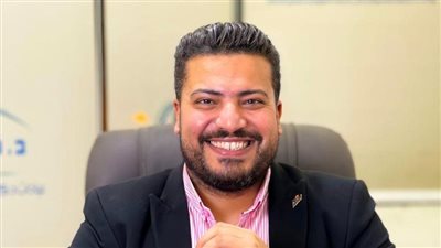 كبير أطباء جراحة العيون يقدم نصائح مهمة لحماية العين من «زعابيب أمشير»