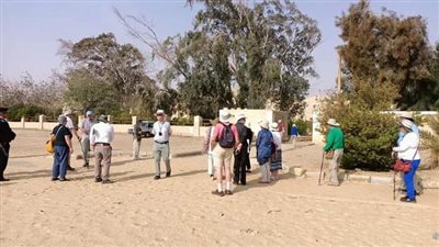 وفد سياحي متعدد الجنسيات يزور المناطق الأثرية بالمنيا 