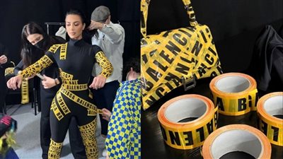 كيم كارديشيان تظهر بشكل غريب في عرض أزياء بالنسيجا 