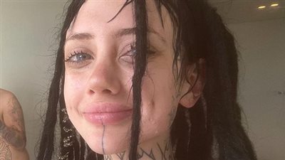 بسبب المخدرات وفقدان طفلها.. وفاة المغنية ليل بو وايب عن 22 عام