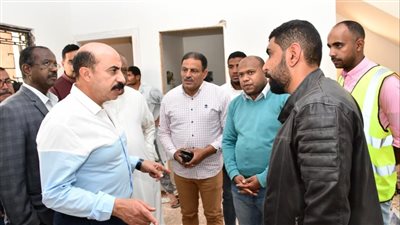 محافظ أسوان يتابع تنفيذ مشروعات «حياة كريمة»
