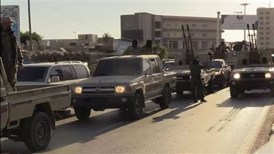 الصراع على السلطة يقود ليبيا إلى سيناريو الحرب الأهلية بعد تأجيل الانتخابات