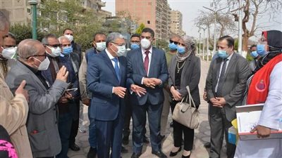 محافظ المنيا يشهد بدء حملة طرق الأبواب للتطعيم ضد فيروس كورونا