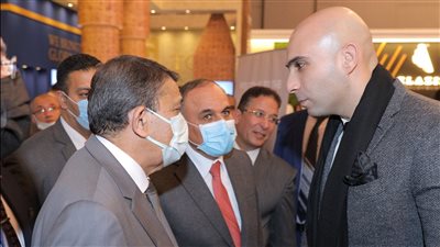 رئيس شركة العاصمة يتفقد جناح شركة أكام للتطوير العقاري بمعرض عاصمة الأمل 