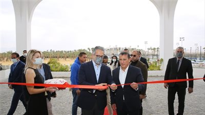 وزير السياحة يفتتح أكبر منتجع سياحي في العين السخنة 