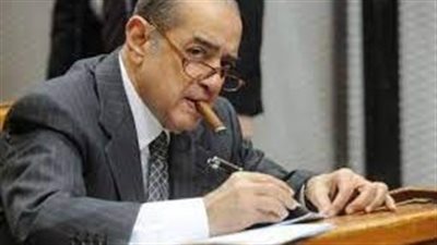 بعد إعلانه اعتزال الوقوف أمام المحاكم.. أشهر مرافعات ساحر المحاماة فريد الديب