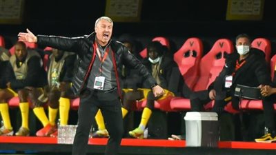 رئيس المريخ السوداني يتمسك بالمدرب قبل مواجهة الأهلي في دوري أبطال إفريقيا