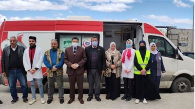 رئيس جامعة دمياط يتفقد حملة التبرع بالدم