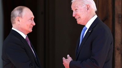 أبرزهم بايدن وبلينكن وهيلاري كلينتون..روسيا تفرض عقوبات على شخصيات أمريكية رفيعة