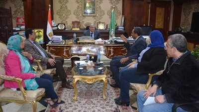 محافظ المنيا يستقبل وفد برنامج التنمية المحلية بصعيد مصر 
