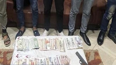 عصابة الشرطة المزيفة تستولى على 10 آلاف دولار من 3 مواطنين بالجيزة