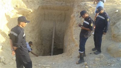 مصرع عاملين بعد انهيار حفر التنقيب عن الآثار عليهما داخل مزرعة بالجيزة