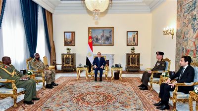 تفاصيل لقاء الرئيس السيسي قائد القوات البرية الأوغندية