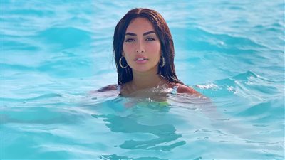 ختمت 2021 مع الهضبة وموقف عفوي مع هنيدي.. راقصة هزت عرش تويتر