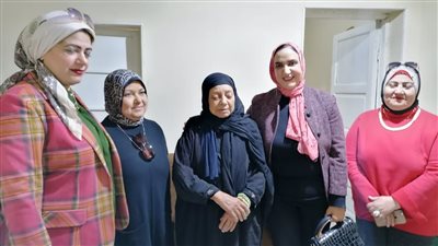 الدكتورة مني عثمان تحتفل بعيد الام مع أمهات شهداء الجيش والشرطة بالفيوم