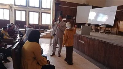 قوافل تعليمية لطلاب الثانوية العامة والشهادة الإعدادية بمركزي ملوي وديرمواس بالمنيا 