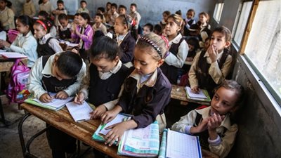 تصريحات إلغاء مجانية التعليم.. رحلة شاقة لأولياء الأمور مع زيادة المصروفات الدراسية