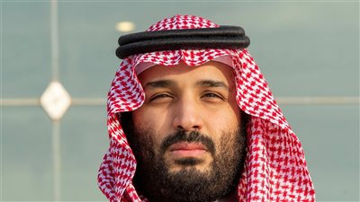 هكذا كان رد فعل ولي عهد السعودية على جلوس سيدات بالخلف في أحد المؤتمرات