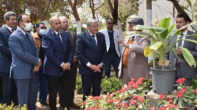 محافظ المنيا ورئيس الجامعة يفتتحان معرض تأملات في الربيع 