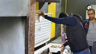 ضبط 120 كيلوجرام أغذية فاسدة داخل مطاعم شهيرة بأسوان