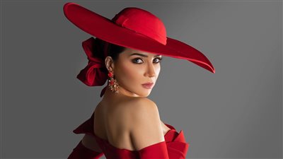 نظرة بؤس من مي عز الدين بعد خبر صادم عن 