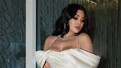 تفاصيل حصرية عن إطلالة أيقونة الموضة هيفاء وهبي في حفل EMI Gala في دبي