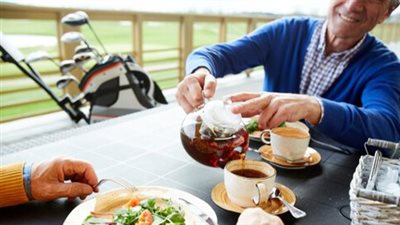 هل تناول الشاي بعد الفطور في رمضان مضر؟.. إليك الإجابة