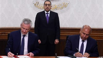 مدبولي يشهد اتفاقية تمويل 55 قطارًا للمترو من فرنسا