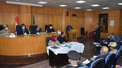 محافظ المنيا يناقش استعدادات مديرية التموين والزراعة لتوريد محصول القمح 