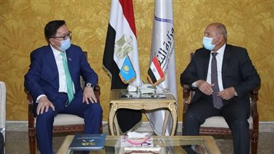 وزير النقل وسفير كازاخستان يبحثان تعزيز التعاون في السكة الحديد والنقل البحري