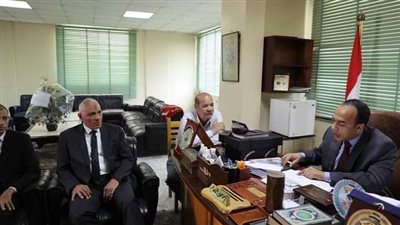 محافظ المنيا يكلف نائبه بمتابعة أعمال لجنة التنمية الاقتصادية المحلية والاستثمار 