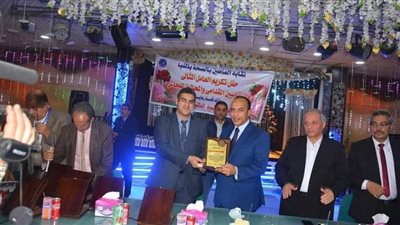 نائب محافظ المنيا يشهد حفل تكريم عدد من العاملين بالقطاع الطبي 