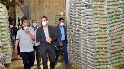 تفاصيل جولة محافظ الغربية بمضارب الأرز ومصانع تعبئة السكر في طنطا
