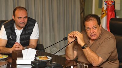 النائب محمد أبو العينين للاعبين: انتظر منكم اداء قويا في المباريات المقبلة بالدوري