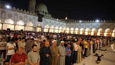 ما حكم صلاة التراويح مع الأهل في المنزل؟.. الإفتاء تجيب