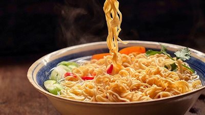 تسببت بتسمم أطفال.. إجراء عاجل من هيئة سلامة الغذاء ضد نوع «نودلز» شهير