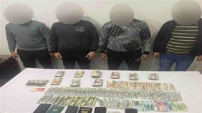 ضبط 4 أشخاص لاتهامهم بالإتجار بالنقذ الأجنبى خارج السوق المصرفى بمصر القديمة
