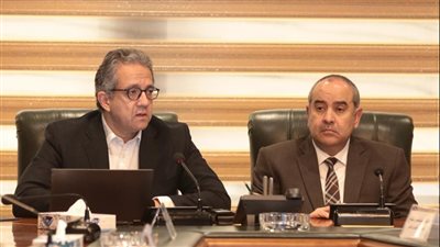 وزير السياحة والآثار ومحمد منار يبحثان آليات تنشيط الحركة السياحية والجوية الوافدة 