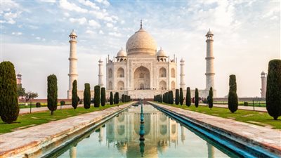 تخليدًا للحب.. رجل يبني لزوجته نسخة طبق الأصل من تاج محل