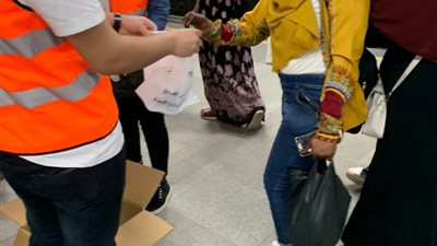 بالصور.. استمرار مبادرة هنفطر فى المترو خلال منتصف شهر رمضان المبارك