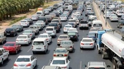 النشرة المرورية.. تباطؤا فى حركة السيارات بالطرق الدائرية والسريعة