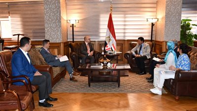 وزير الشباب والرياضة يبحث التعاون الثنائى مع سفير كندا 