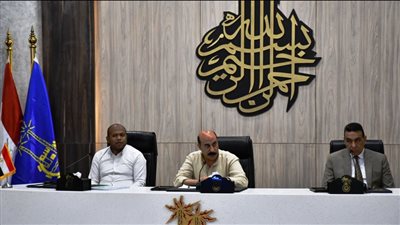 تحذير شديد اللهجة من محافظ أسوان للمقاولين والشركات المنفذة لمشروع التطوير