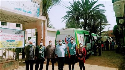 الكشف الطبي على 880 مواطنا بقرية كفر ميت العبسي بقويسنا مجانا