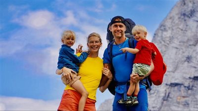 أصغر متسلق.. لن تصدق عمره حين تسلق جبل بطول 11000 قدم!